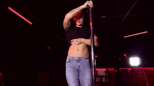 undress Club: Theo - Bar Love