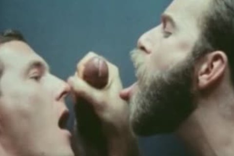 these men LOVE To Share A 10-Pounder With Their Buddies