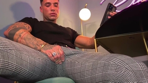 HotAFmen: Hot AF Isaac's Online Seduction